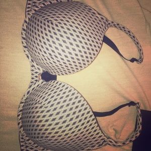 White and black size 42C lightly padded bra